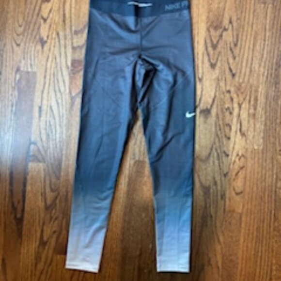 Nike Gradient Black and Gray Leggings - Picture 1 of 2